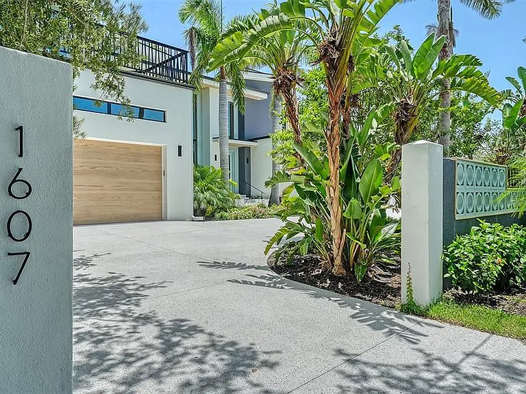 Paver driveway and property entry hardscape by Hillstar Construction in Los Angeles
